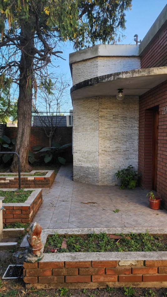 CASA A LA VENTA EN AVENIDA ALMAFUERTE 