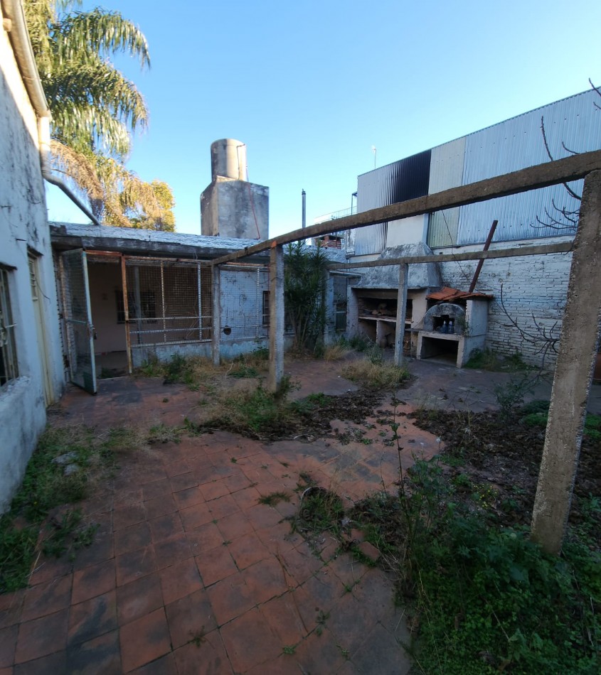 CASA A LA VENTA EN AVENIDA ALMAFUERTE 