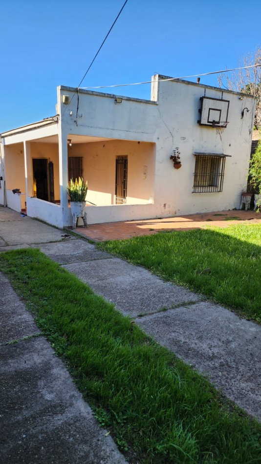 CASA A LA VENTA EN CALLE 3 DE FEBRERO