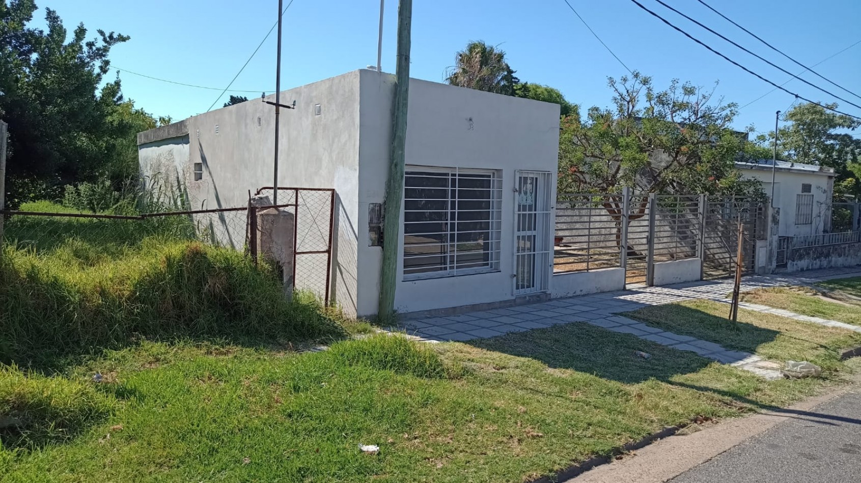 CASA EN VENTA CALLE JUSTO STAY CON LOCAL Y TERRENO