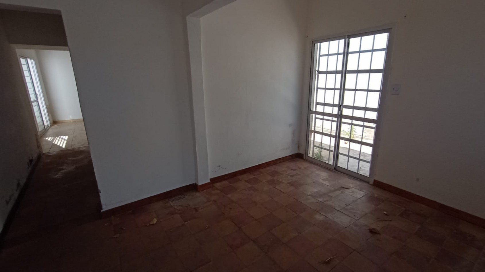 CASA EN VENTA CALLE JUSTO STAY CON LOCAL Y TERRENO