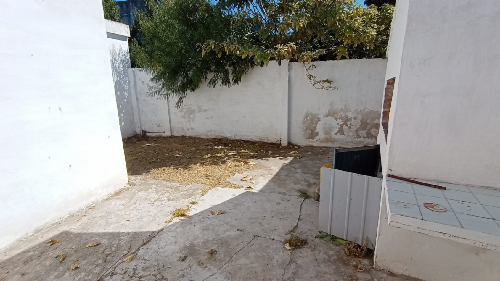 CASA EN VENTA CALLE JUSTO STAY CON LOCAL Y TERRENO