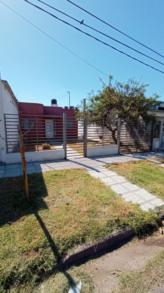 CASA EN VENTA CALLE JUSTO STAY CON LOCAL Y TERRENO