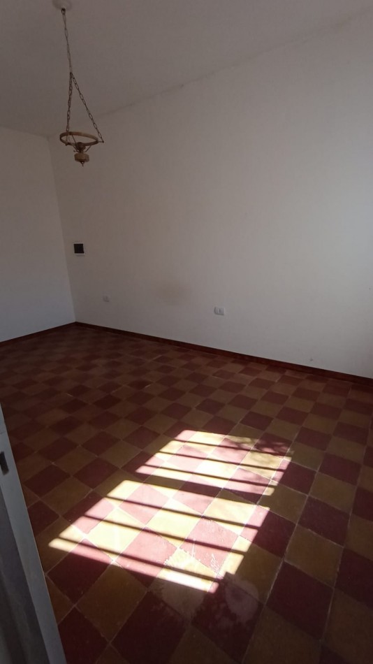 CASA EN VENTA CALLE JUSTO STAY CON LOCAL Y TERRENO