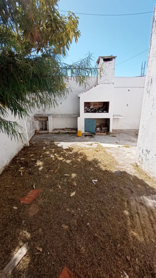 CASA EN VENTA CALLE JUSTO STAY CON LOCAL Y TERRENO