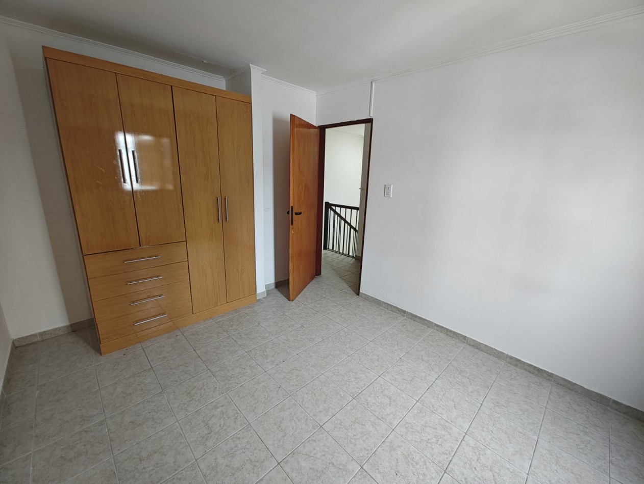 DUPLEX COMPLEJO INTERNO EN VENTA CALLE LAPRIDA AL 700