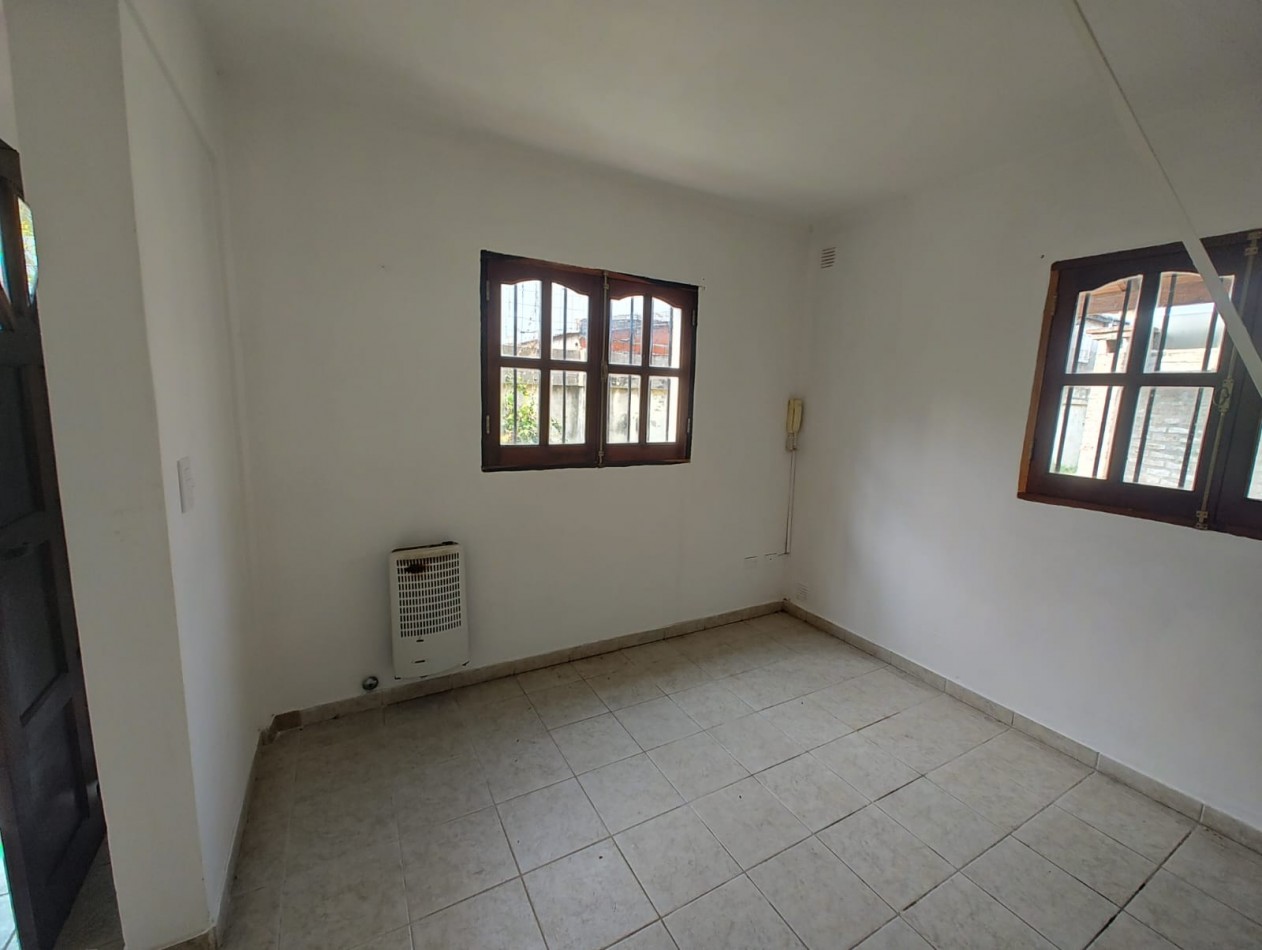 DUPLEX COMPLEJO INTERNO EN VENTA CALLE LAPRIDA AL 700