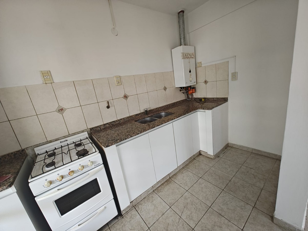 DUPLEX COMPLEJO INTERNO EN VENTA CALLE LAPRIDA AL 700