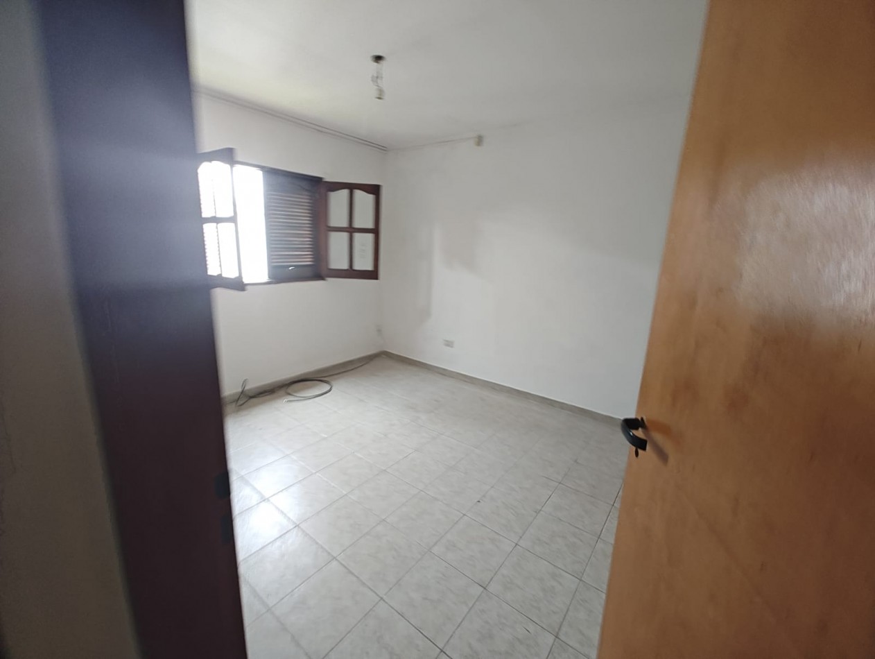 DUPLEX COMPLEJO INTERNO EN VENTA CALLE LAPRIDA AL 700