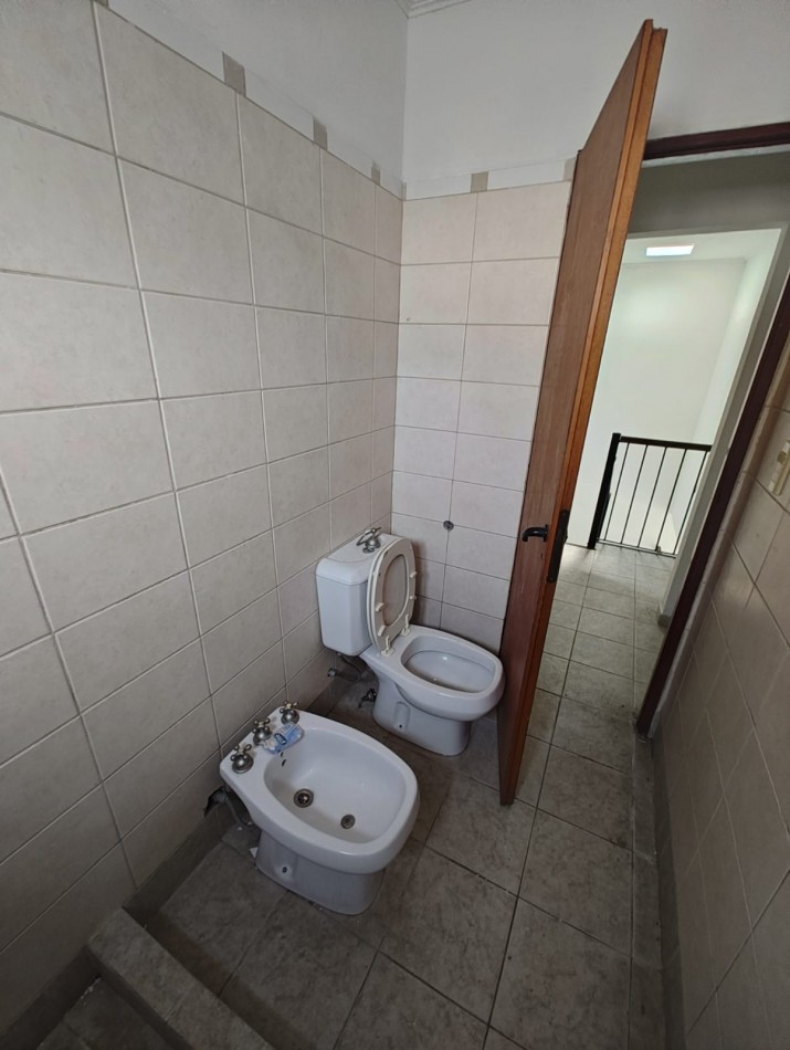 DUPLEX COMPLEJO INTERNO EN VENTA CALLE LAPRIDA AL 700