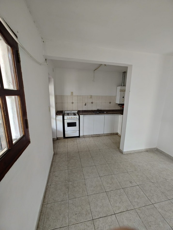 DUPLEX COMPLEJO INTERNO EN VENTA CALLE LAPRIDA AL 700