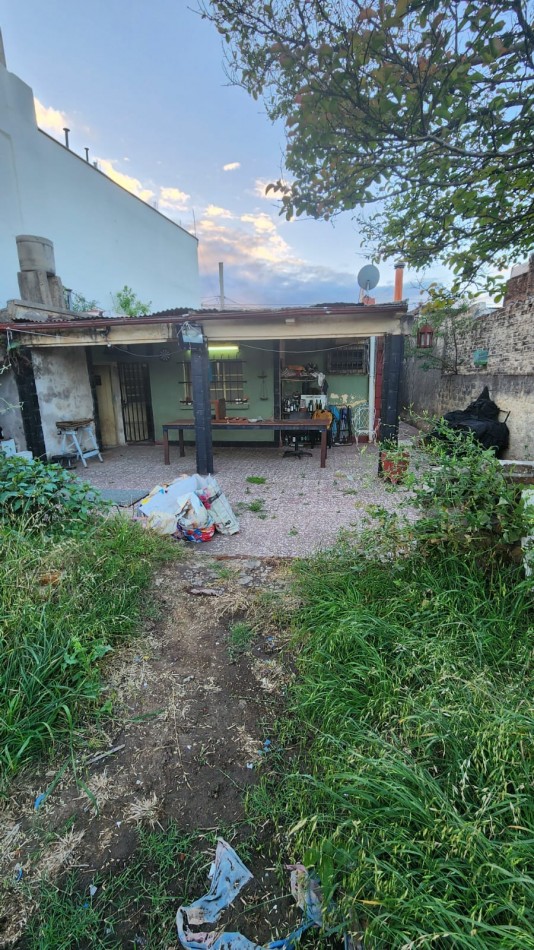 CASA A RECICLAR EN AVENIDA RAMIREZ Y FELICIANO