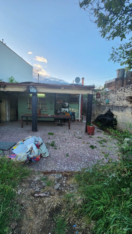 CASA A RECICLAR EN AVENIDA RAMIREZ Y FELICIANO