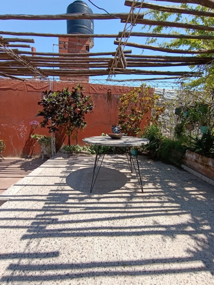 CASA CON UN GRAN TERRENO A PASOS DEL CENTRO PARA REMODELAR 