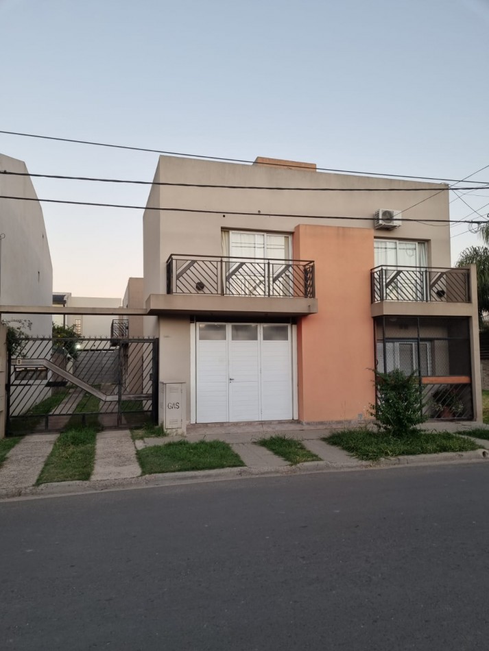 AMPLISIMO DUPLEX EN  CALLE CAMINO DE LA  CUCHILLA GRANDE