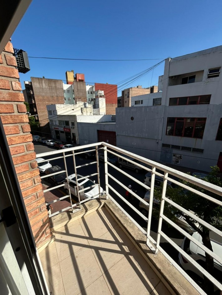 MONOAMBIENTE EN VENTA EN CALLE 25 DE MAYO AMUEBLADO CON COCHERA 