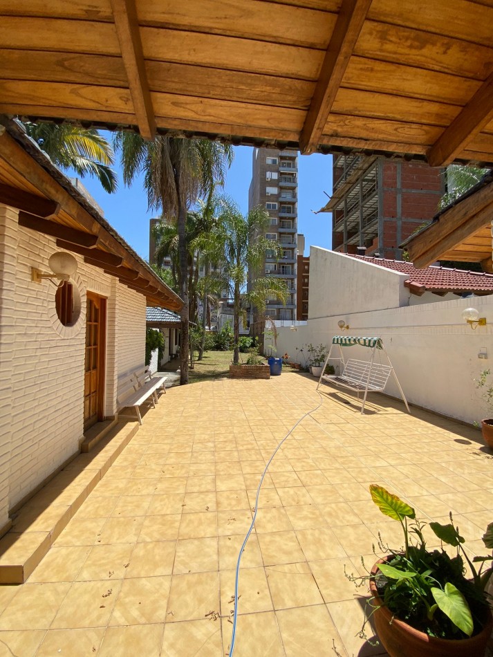 CASA A LA VENTA EN ZONA PARQUE 