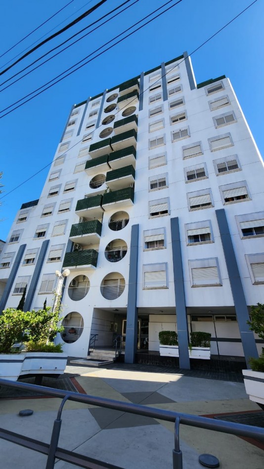 DEPARTAMENTO EN VENTA EN CALLE URQUIZA 1264  (A RECICLAR )