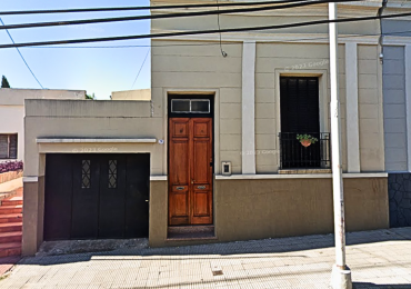 CASA CON UN GRAN TERRENO A PASOS DEL CENTRO PARA REMODELAR 